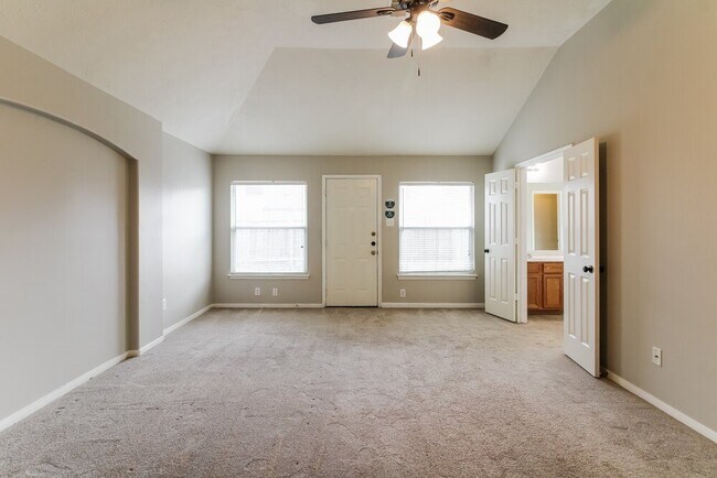 Building Photo - 5714 Straight Way