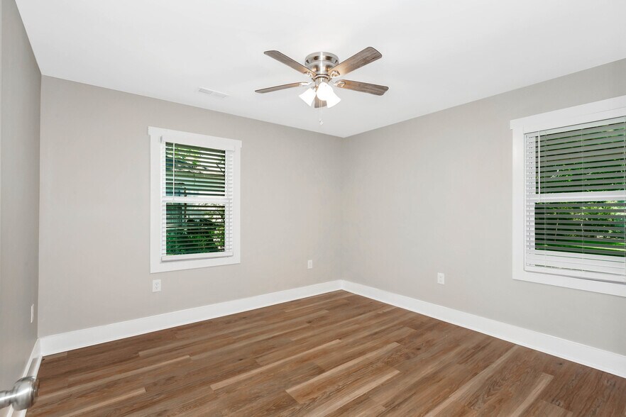 Building Photo - 1018 Fairway Dr NW