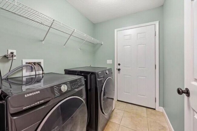 Building Photo - 3BR Smart Solar Home Near Eglin & Hurlburt AFB in Fort Walton Beach!