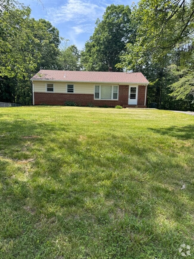 Building Photo - 4 Bedroom || 2 Bathroom Single Family Home