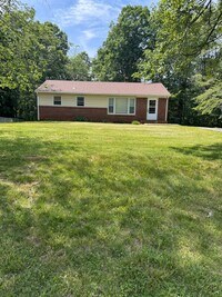 Building Photo - 4 Bedroom || 2 Bathroom Single Family Home