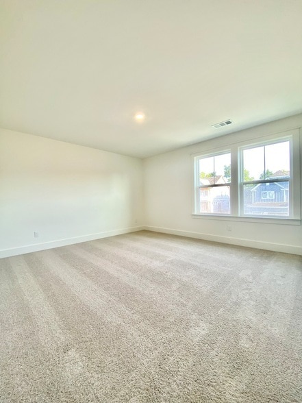 Building Photo - 643 Conifer Dr