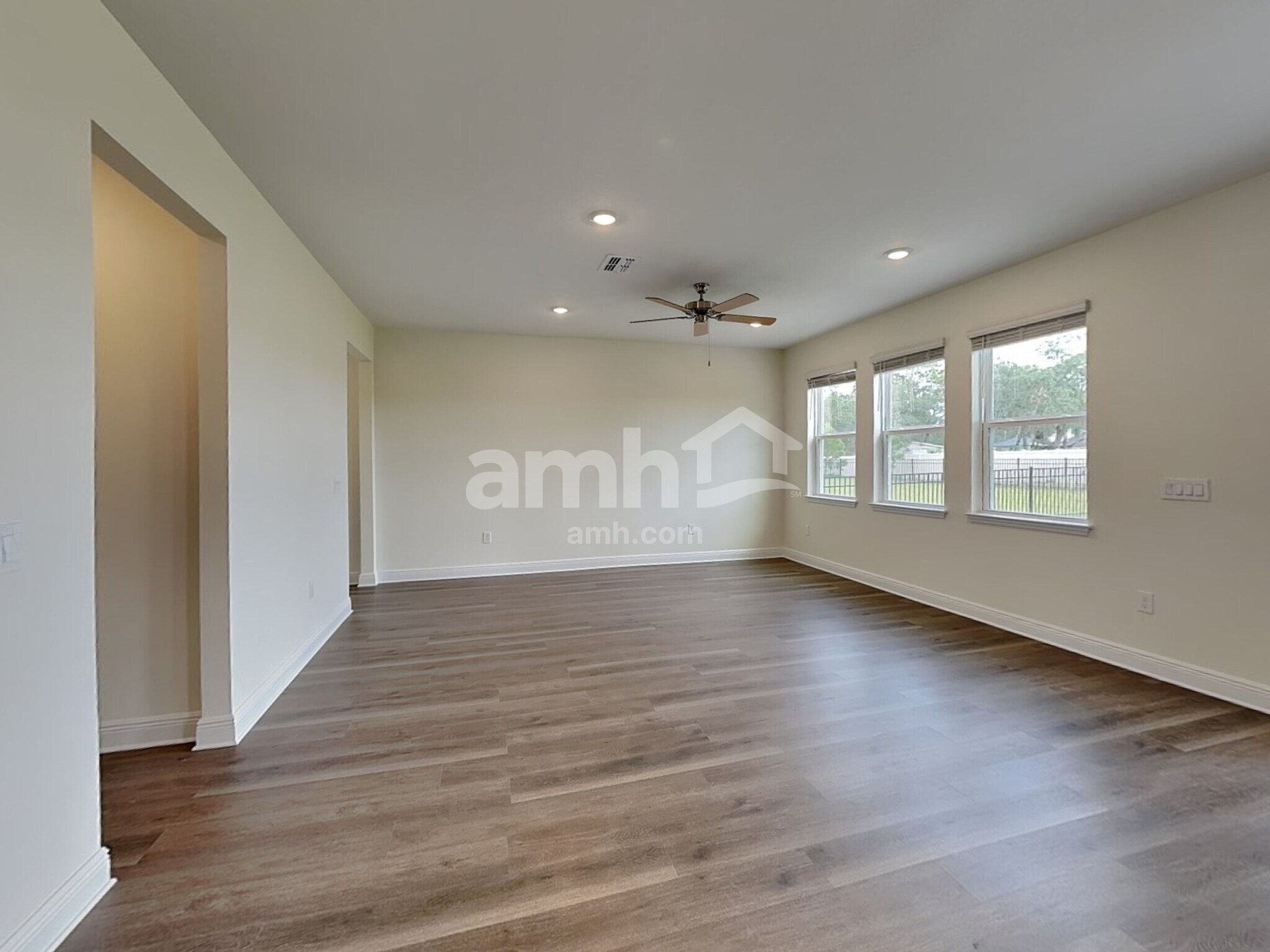 Building Photo - 5943 Pinewood Ests Dr