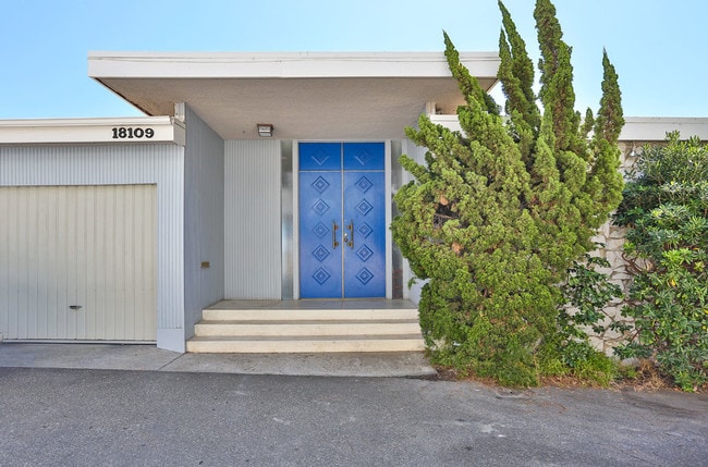 Entrance - 18109 Coastline Dr