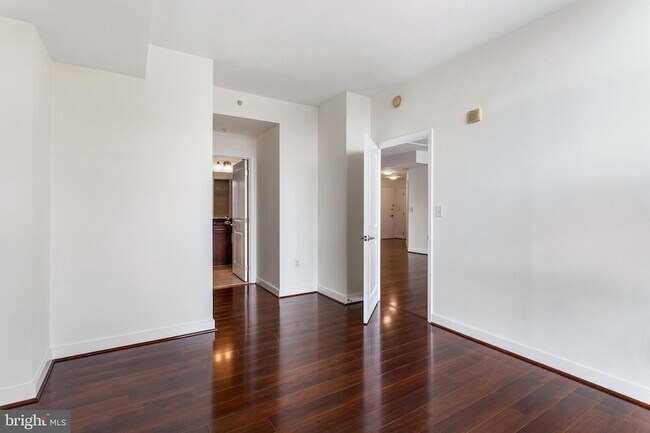 Building Photo - 157 Fleet St