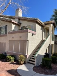 Building Photo - 3 BEDROOMS 2 BATHS UPSTAIRS LEVEL UNIT