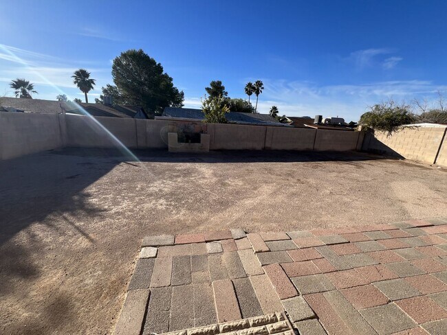 Building Photo - Lovely 4 Bedroom 2 Bath Home on Southwest ...