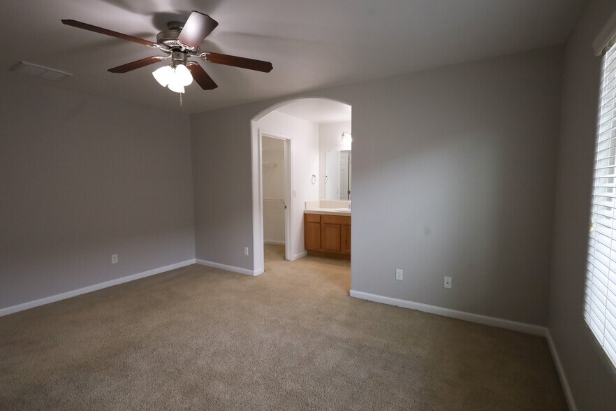 Building Photo - 6673 E El Monte Way