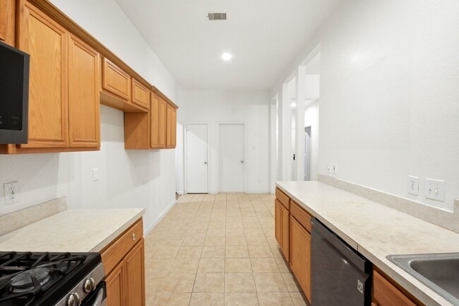 Building Photo - 111 Thunder Basin Dr