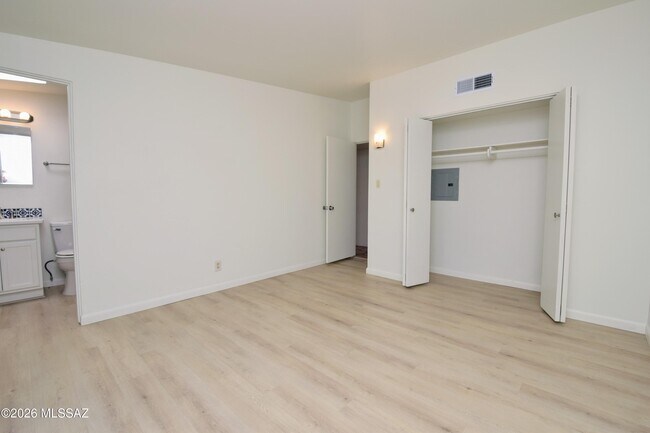 Building Photo - 6902 E Big Bear Dr