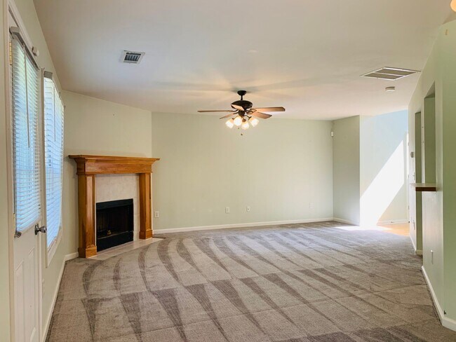 Building Photo - Great location! Lawncare/water is included...