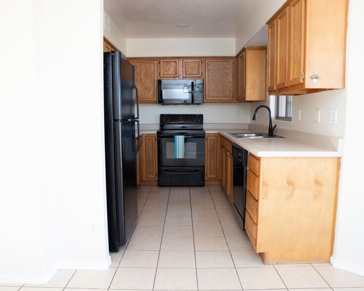 Primary Photo - 16015 S Yava Rd