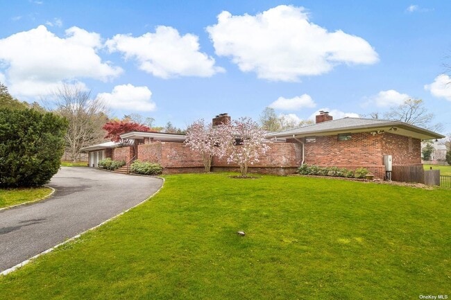 Building Photo - 461 Muttontown Eastwoods Rd