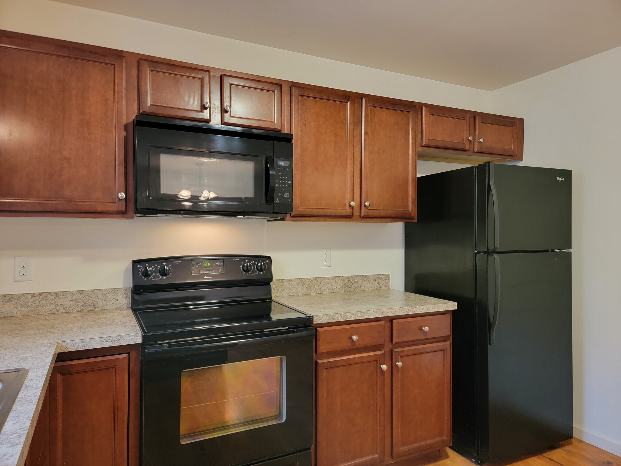 Building Photo - 647 Winding Ln