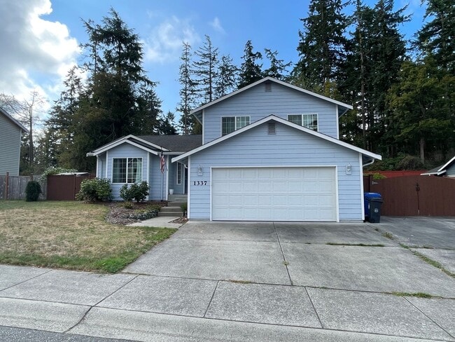 Building Photo - 1337 NW Redwing Dr