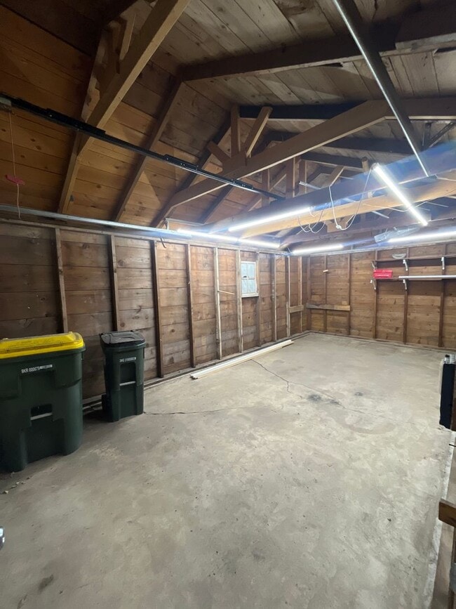 Building Photo - 2-1 House with Garage available now