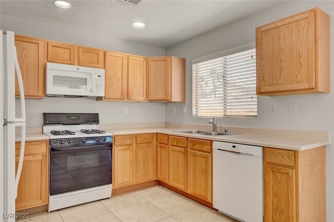 Building Photo - 5028 Nardini Ave