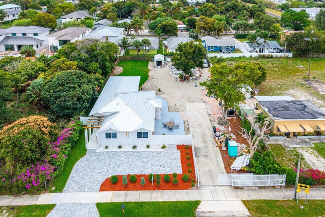 Building Photo - 202 SE 4th St