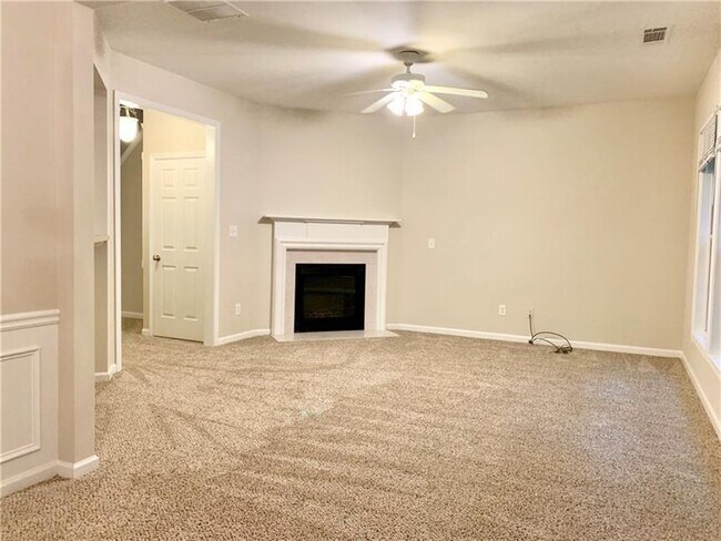 Building Photo - 2534 Winslow Ridge Dr NE