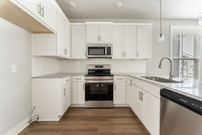 Building Photo - Beautiful New Home