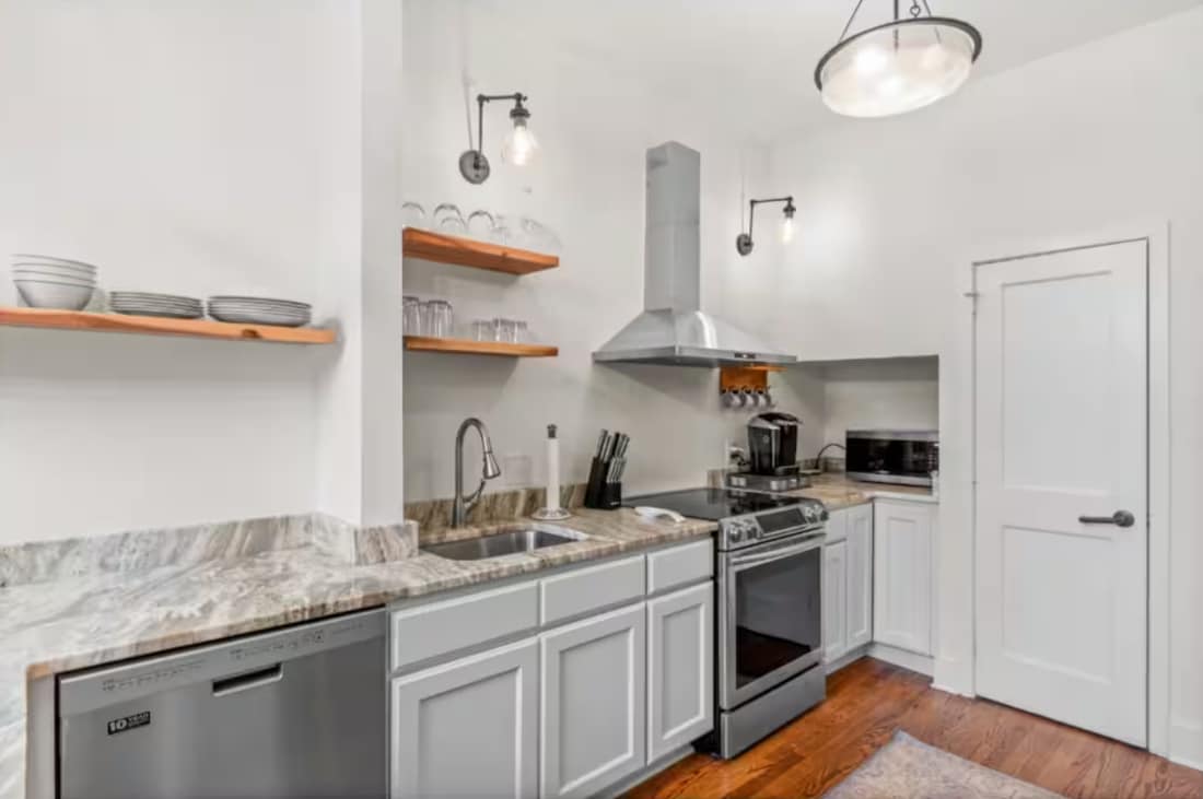 Building Photo - 29 S Front St