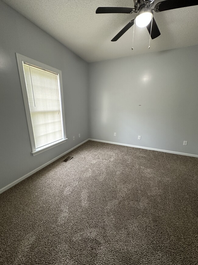 Building Photo - 5915 Quail Ridge Dr