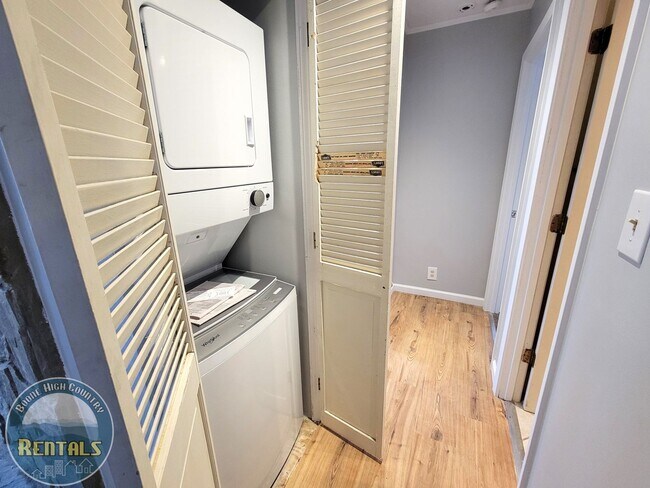 Building Photo - 2 Bedroom Home in Boone