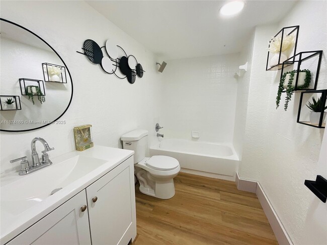 Building Photo - 12500 SW 5th Ct