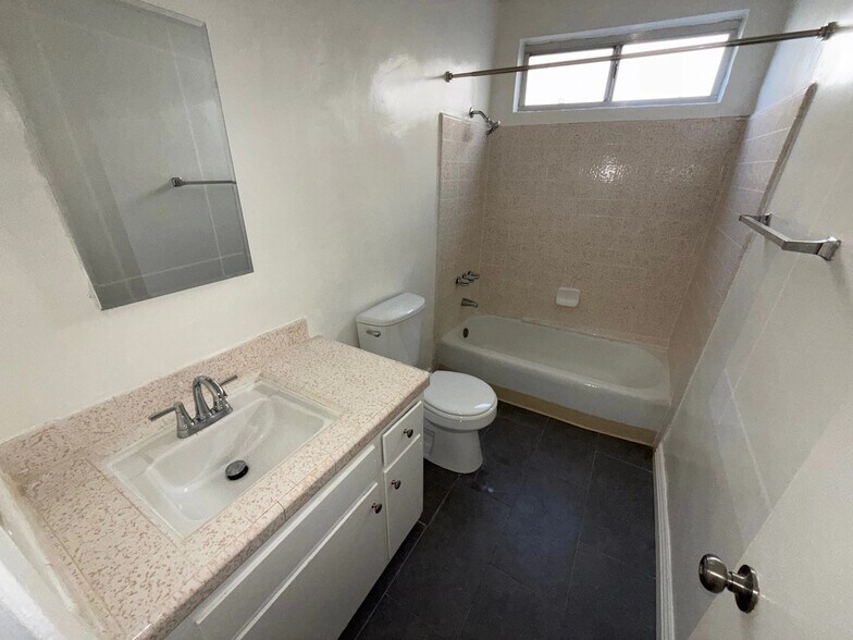 Building Photo - 4524 S Slauson Ave