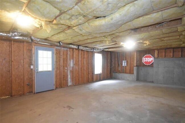 Building Photo - 2254 Caneridge Trail SW
