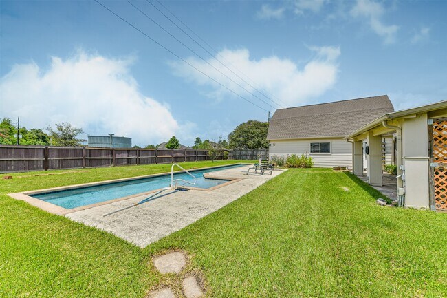 Building Photo - 2614 Brahman Dr