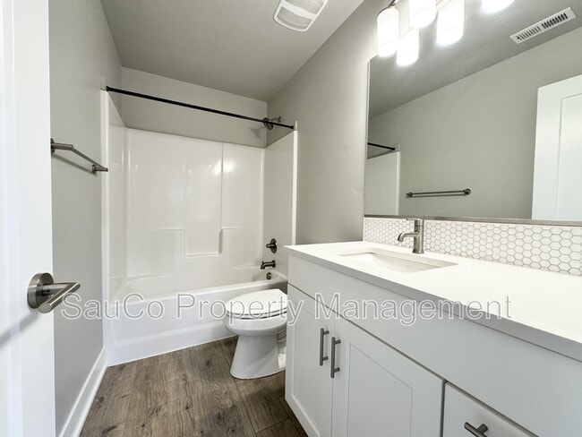 Building Photo - 5715 SE 79th Ave