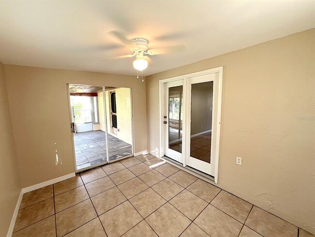 Building Photo - 104 Raemoor Dr