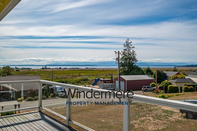Building Photo - 3 Bedroom 2 Bath + Bonus Room Home with Stunning Water Views in Admirals Cove