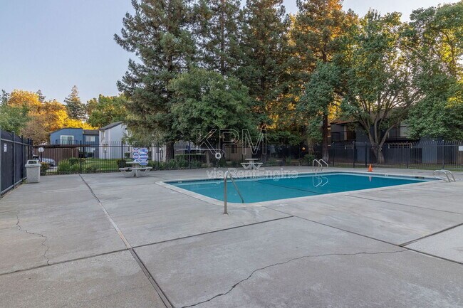 Building Photo - 3591 Quail Lakes Dr