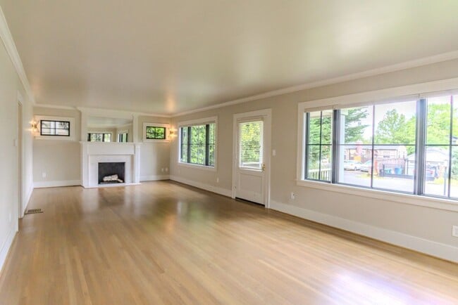 Building Photo - 4Bd/2.75Ba Seattle House