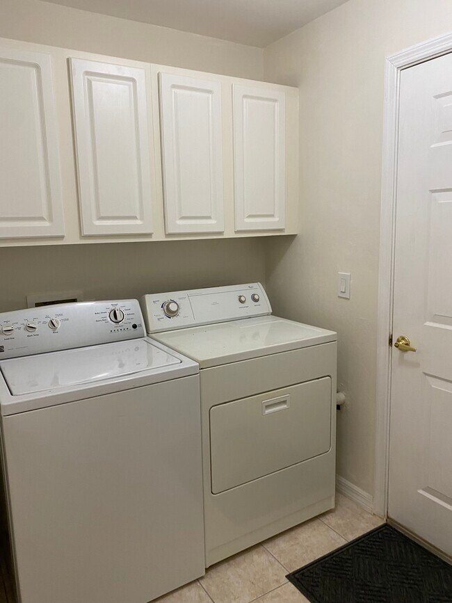 Building Photo - 2200 Arielle Dr