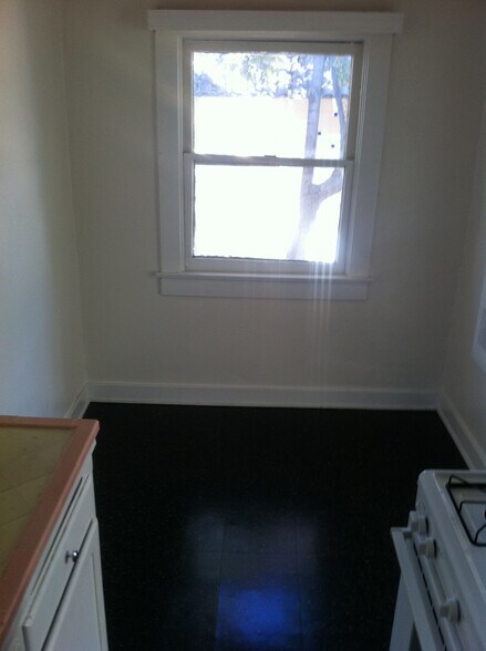 Building Photo - 1215 W 30th St