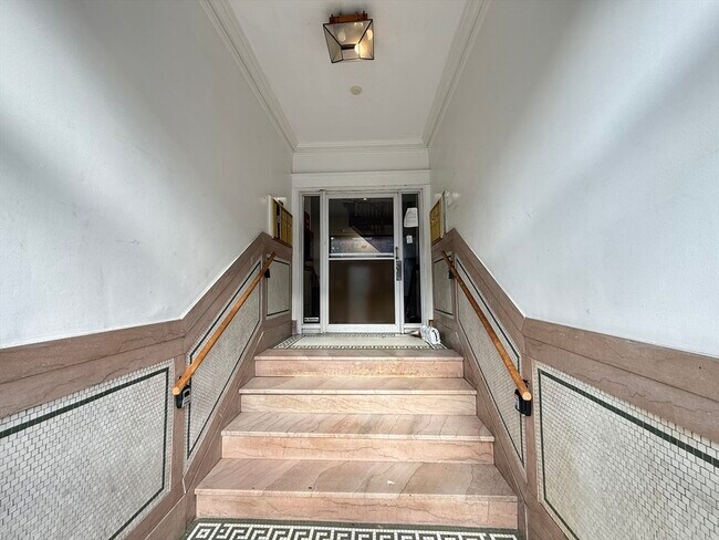 Building Photo - 47 Park Vale Ave