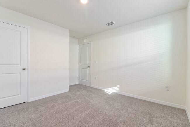 Building Photo - 36483 Spanish Rose Dr, Dade City, FL