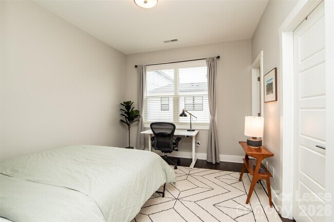 Building Photo - 1134 E 36th St