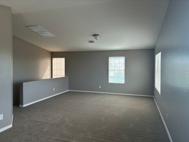 Building Photo - Special **BEAUTIFUL 3 BEDROOM/3 BATHROOM HOME LOCATED IN EASTMARK (ELLSWORTH & RAY)**