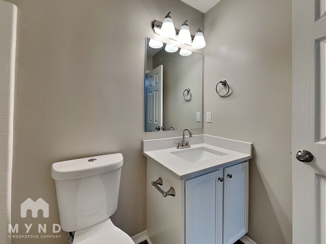 Building Photo - 2838 Creekbend Dr