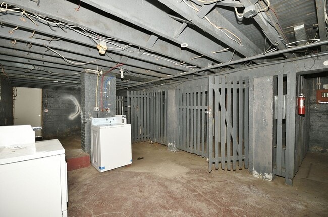 Building Photo - 511 Main St