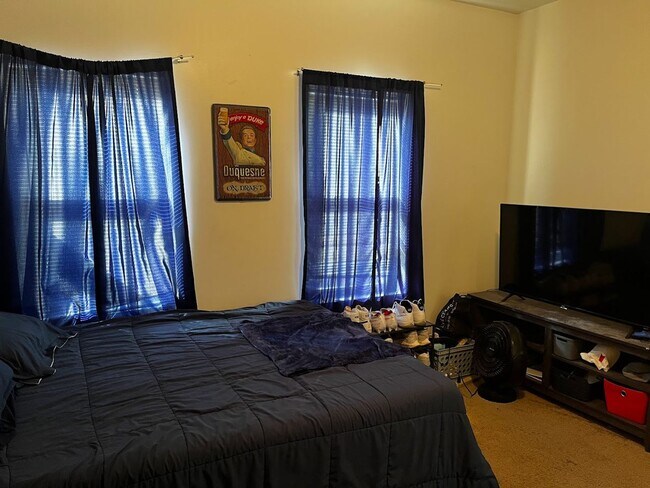 Building Photo - 2128 E Carson St