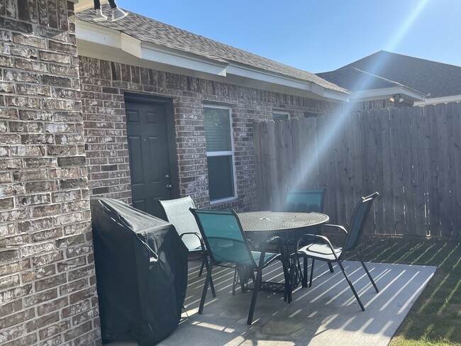 Building Photo - 3301 Belmont Dr