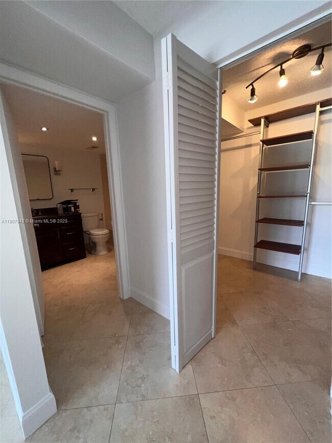 Building Photo - 17600 N Bay Rd