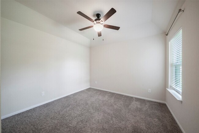 Building Photo - 3227 Fairhaven Ln