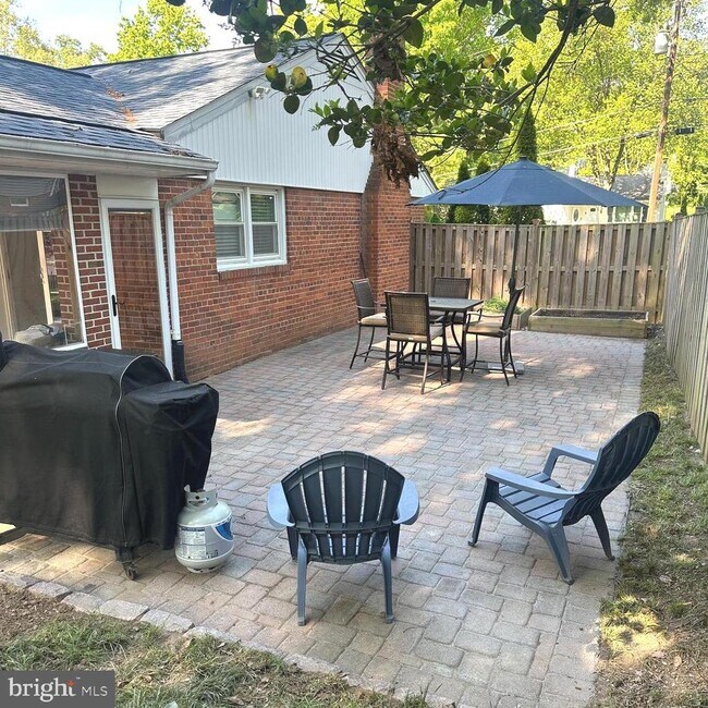 Building Photo - 7433 Grace St