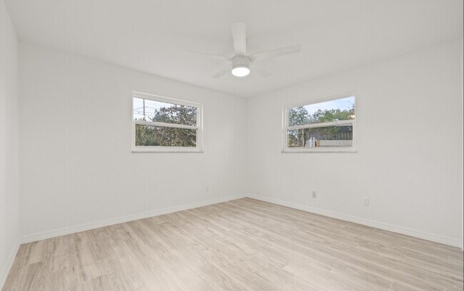 Building Photo - Home For Rent in Clearwater Manor!